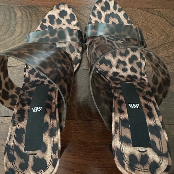 ZARA: ANIMAL PRINT VINYL HIGH HEELED MULES; LEOPARD; SIZE 7.5/EU 38 - Picture 7 of 11